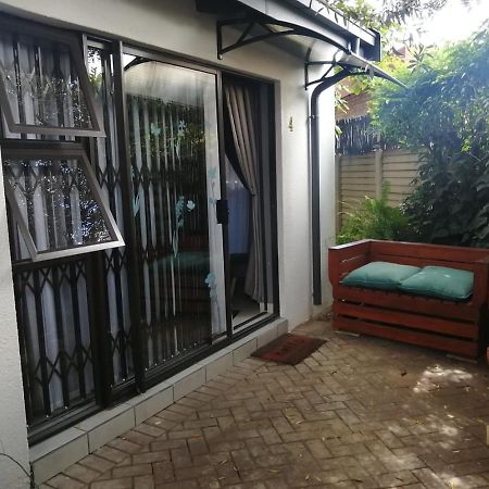 Roxy'S Rest Guest House Vanderbijlpark Kültér fotó