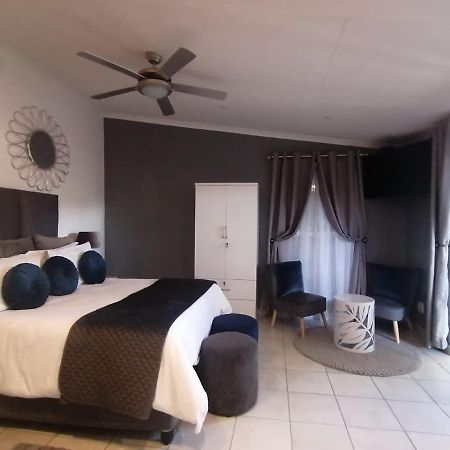 Roxy'S Rest Guest House Vanderbijlpark Kültér fotó