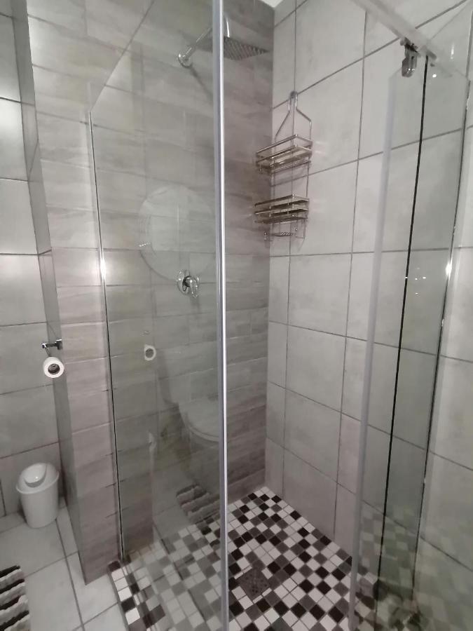 Roxy'S Rest Guest House Vanderbijlpark Kültér fotó