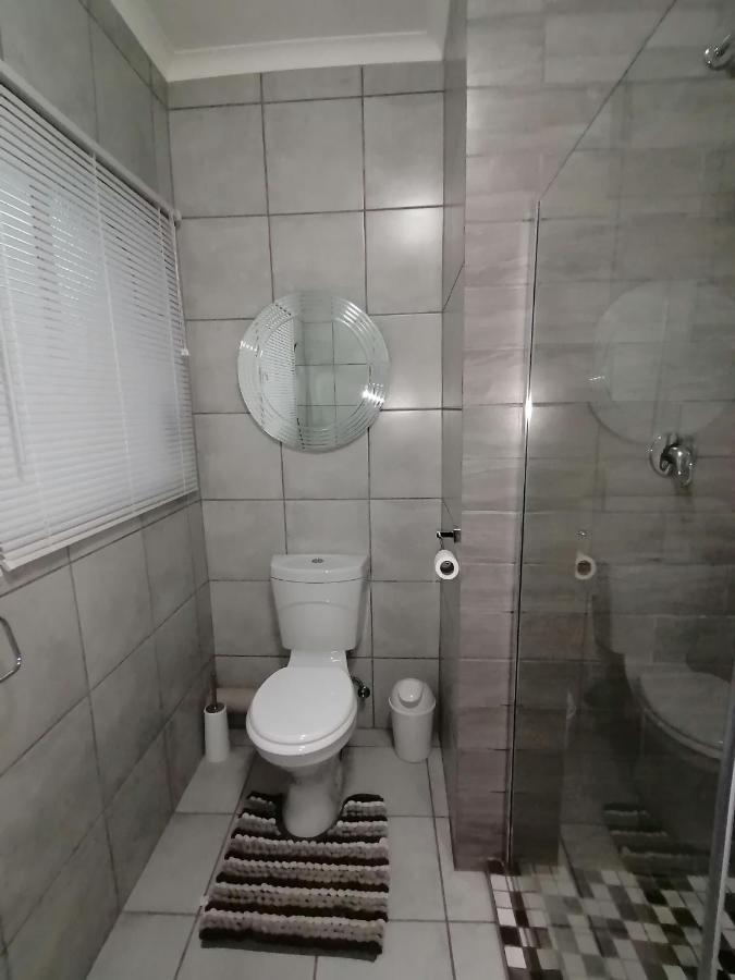 Roxy'S Rest Guest House Vanderbijlpark Kültér fotó