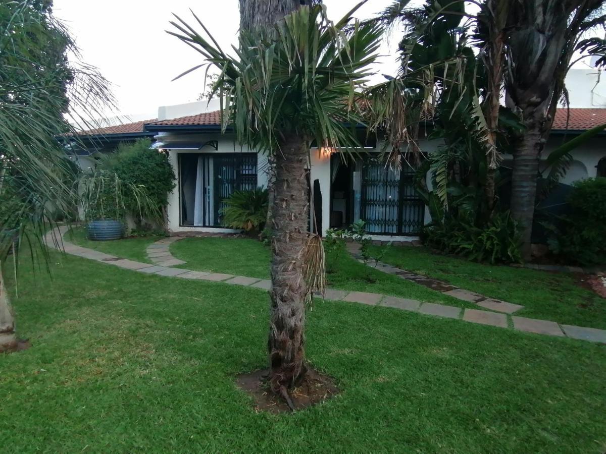 Roxy'S Rest Guest House Vanderbijlpark Kültér fotó