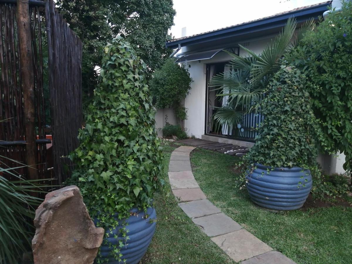 Roxy'S Rest Guest House Vanderbijlpark Kültér fotó