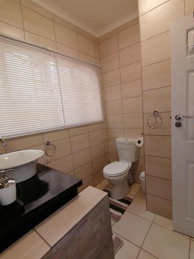 Roxy'S Rest Guest House Vanderbijlpark Kültér fotó