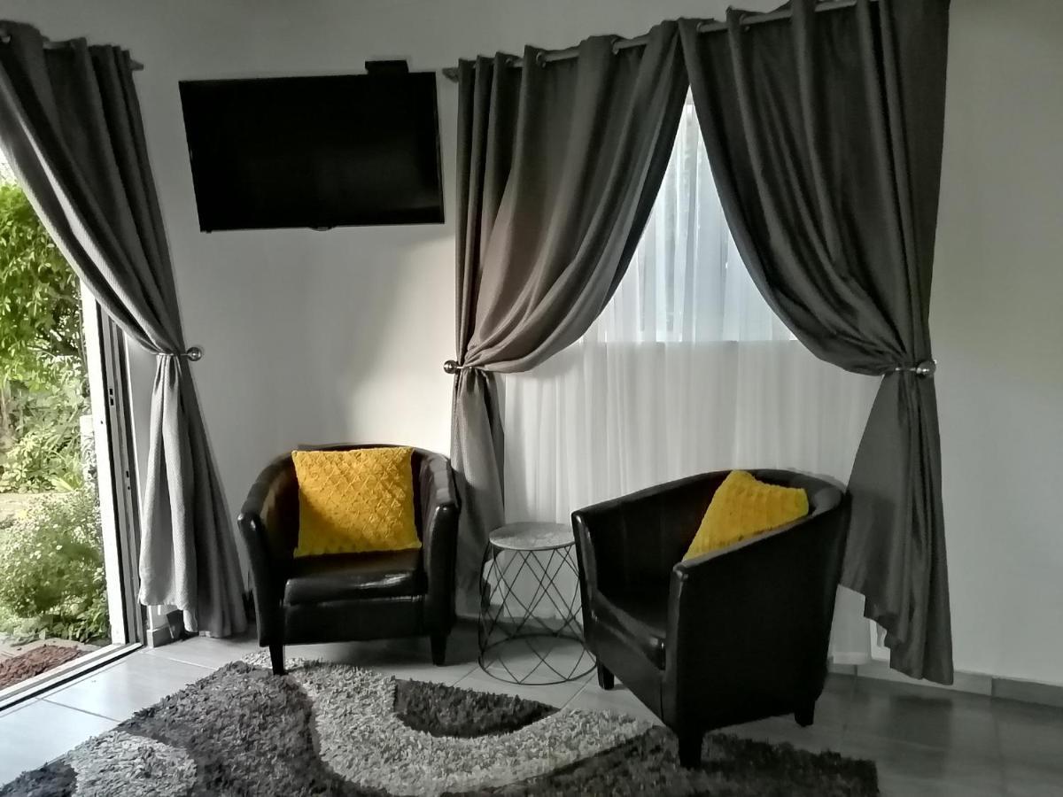 Roxy'S Rest Guest House Vanderbijlpark Kültér fotó