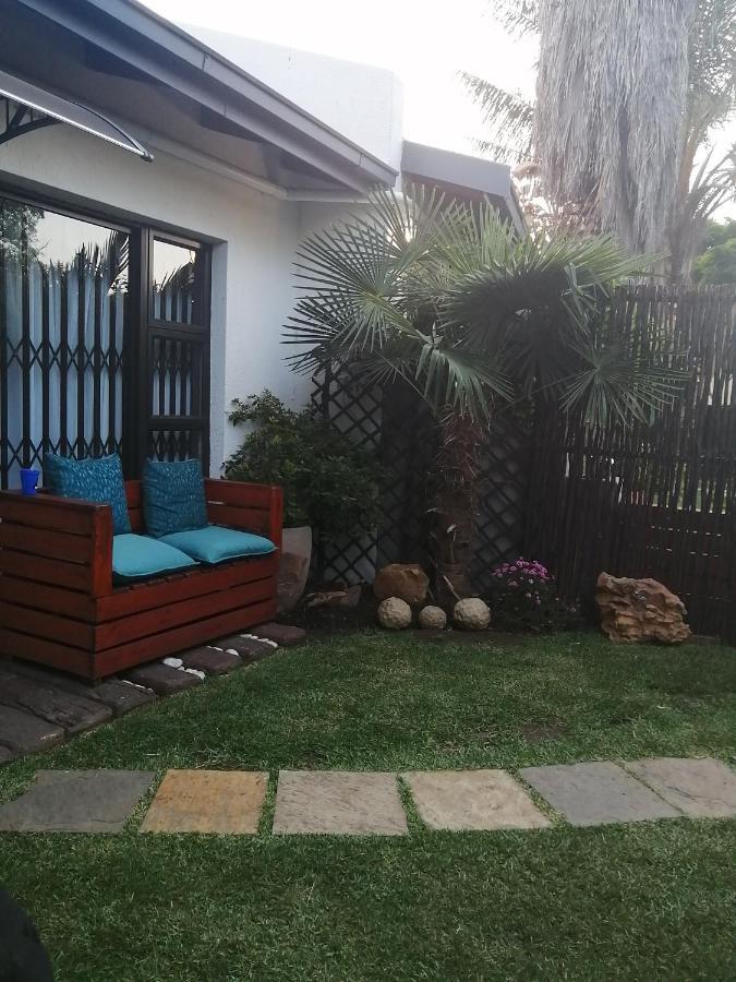 Roxy'S Rest Guest House Vanderbijlpark Kültér fotó