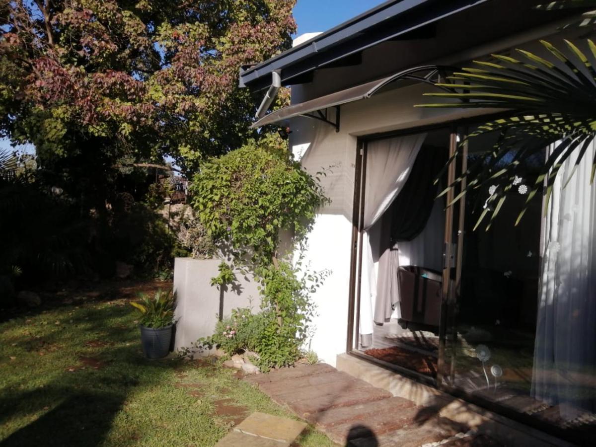 Roxy'S Rest Guest House Vanderbijlpark Kültér fotó
