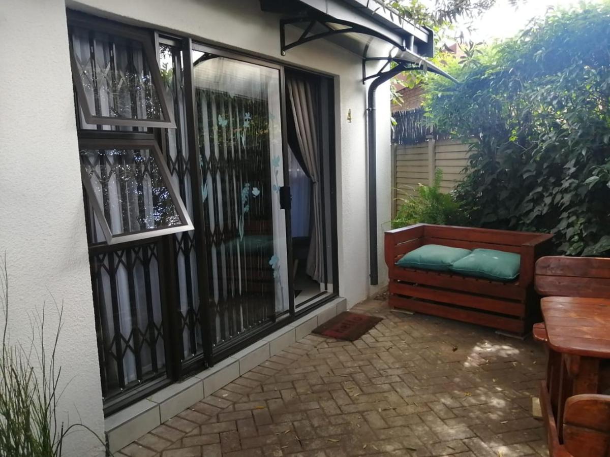 Roxy'S Rest Guest House Vanderbijlpark Kültér fotó