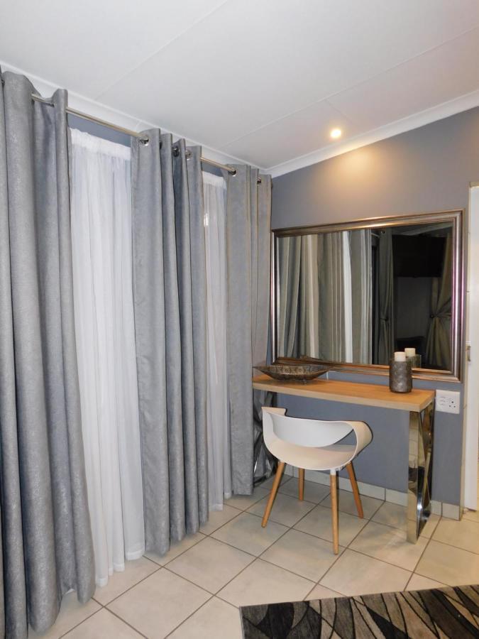 Roxy'S Rest Guest House Vanderbijlpark Kültér fotó